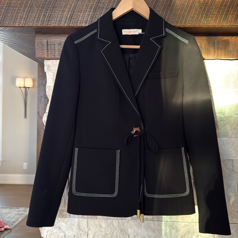 Tory Burch blazer with top stitching. Great condition. Size 2 but fits like 4